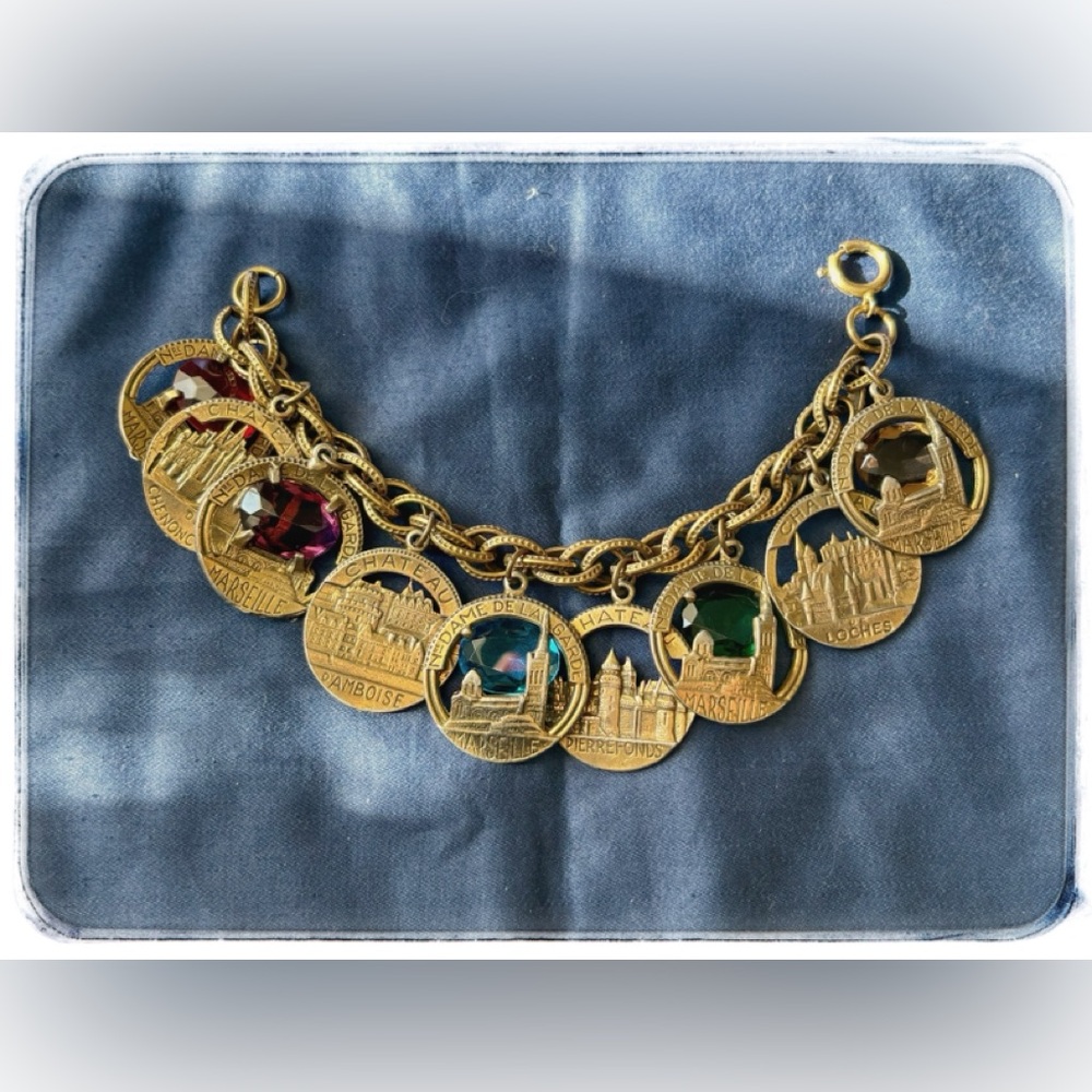 Vintage French Souvenir Charm Bracelet. - Picture 3 of 4
